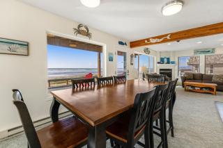 Ace's Beach House - Rockaway Beach - 1