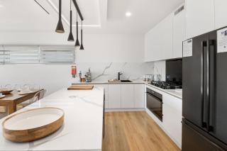 Lake Villavista - 4BR Luxury Townhouse l Pet Friendly l Lake Views l WiFi l BBQ - Jindabyne - 9