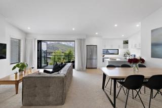 Samantha Lane - Queenstown - 0