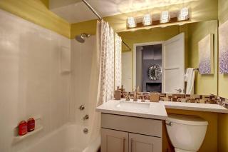 Modern Coastal Downtown, King bed, Work Desk, Kitchen - Seattle - 7