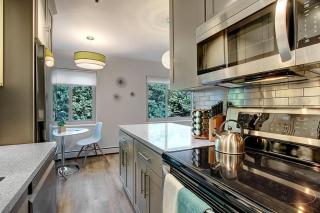 Modern Coastal Downtown, King bed, Work Desk, Kitchen - Seattle - 5