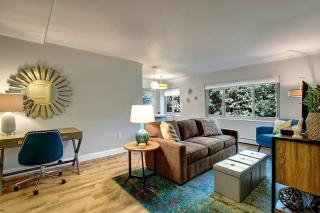 Modern Coastal Downtown, King bed, Work Desk, Kitchen - Seattle - 6
