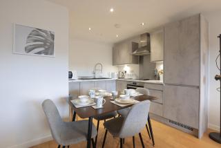 Southbank Leeds Apartment. New! With Free Parking - 4