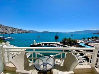 Sun N Blue Hotel - Saranda - 0