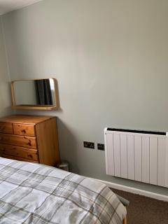 Modern 2 Bed Chalet - 27 Bermuda Holiday Park - Hemsby - 5
