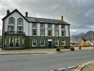 Queens Hotel - Blaenau Ffestiniog - 9