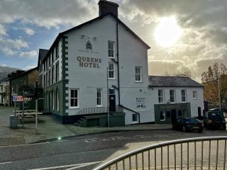 Queens Hotel - Blaenau Ffestiniog - 1