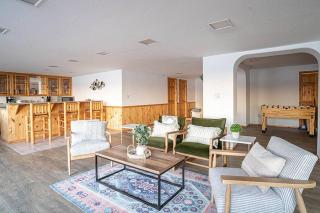 Oceanfront Retreat, Mount Rainier, King bed, Games - 2