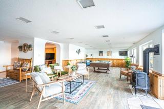 Oceanfront Retreat, Mount Rainier, King bed, Games - 3