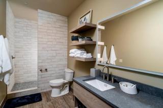 Ski Inn Taphouse Hotel - 6