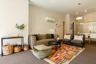 Stylish Haven Luxury Interiors in Prime Location - Queenstown - 3