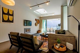 Stylish Haven Luxury Interiors in Prime Location - Queenstown - 2