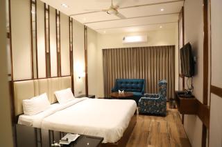 Hotel West End View A Unit of Hotel SC Residency - Zirakpur - 5