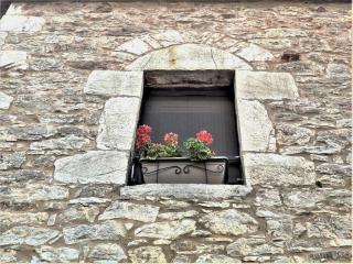 Panorea's Stone House - 5