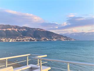 Sky & Sea viewing Apartment - Vlora - 9