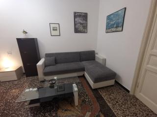 WOW HOME 2 - 175 mq - posteggio privato - davanti porto traghetti - fino a 10 posti letto - balcone - Genoa - 7