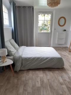 superbe grand studio tout confort avec exterieur - Poussan - 1