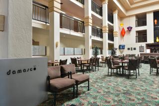 Best Western Plus Villa Del Lago Inn Patterson - Patterson - 3