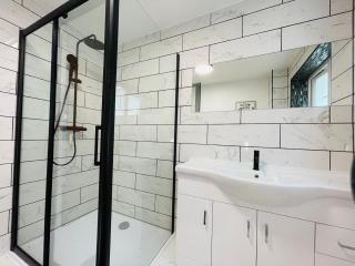 Cheerful 5-bedroom with free parking - Bristol - 3