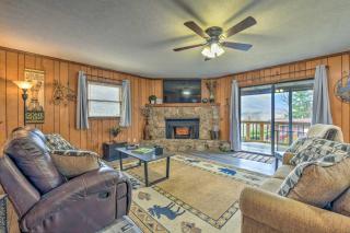 Cozy Maggie Valley Cabin, 1 Mi to Tube World! - Maggie Valley - 0