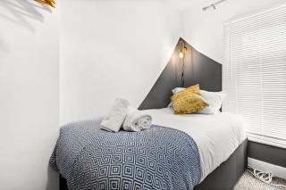 4 Bed - Town Centre - Smart TVs in Every Room - 8