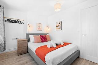 Byng! This one's for you - TV in Every Bedroom! - Morriston - 9