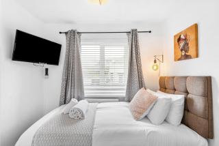 Byng! This one's for you - TV in Every Bedroom! - Morriston - 3