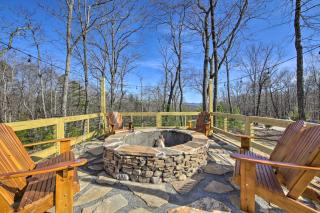 Stunning Escape with Loft, Hot Tub and Mtn Views! - Morganton - 0