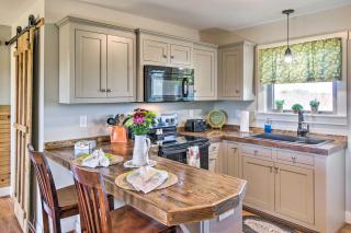 Near Wineries and Hiking Lawndale Home with Fire Pit! - Lawndale - 4
