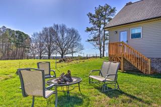 Near Wineries and Hiking Lawndale Home with Fire Pit! - Lawndale - 9
