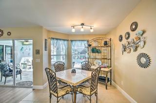 Lanai and Heated Pool Stunning Cape Coral Getaway - Cape Coral - 2