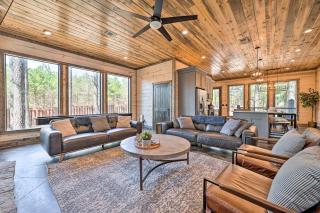 Luxe Broken Bow Cabin with Hot Tub and Fire Pit! - 8