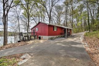Lakefront Lavonia Cottage with 2-Story Dock! - Lavonia - 0