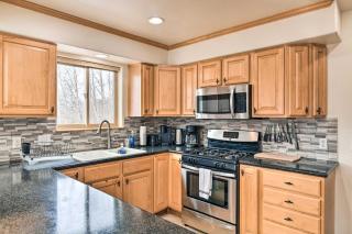 Alaskan Mountain Gem with Private Hot Tub and Gym! - Eagle River - 3