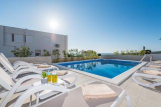 Lejla, sea view apartment with pool - Novalja - 2