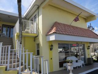 Sand Castle Motel - Daytona Beach Shores - 1