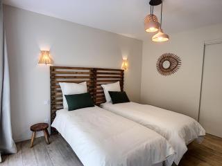 Maison Luxe 4 chambres - Patio - Climatisation - 10 minutes à pied du Pont d'Avignon - 7