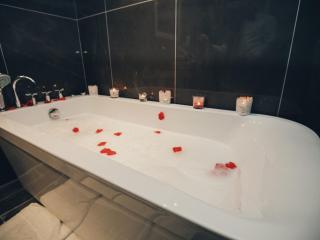Hotel Romeo - 4