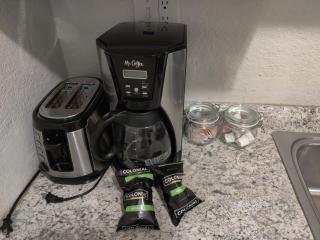 Beautiful 2-Bedroom Condo Near Universal and other Orlando Attractions, King Bed & Wi-Fi - 4