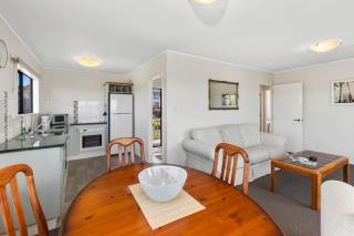 Snells Seaside Bach - Snells Beach Holiday Home - 4