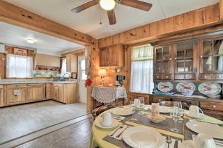 Charming Family-Friendly Getaway in Sandwich! - 3