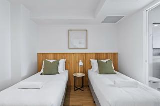 Stylish and Modern Oracle 2 Bedroom Apartment - CoastHM - 1