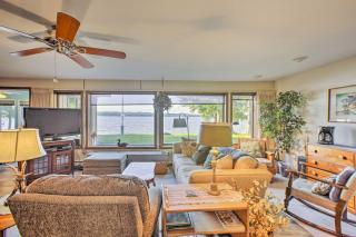 Lakefront Cedar Cottage with Enclosed Porch! - Cedar - 6
