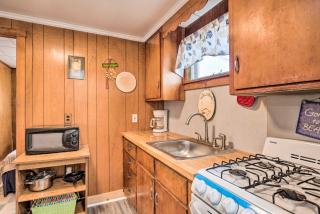 Cozy Hampton Cottage with BBQ - Walk to Ocean! - Hampton - 9