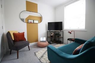 Bath Luxury City Centre 4 Bedroom Townhouse, Sleeps 8, Easy Parking, Private Courtyard Garden, by EMPOWER HOMES - Bath - 3