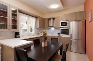 Planet Villas by Konnect - Shared BBQ & Garden - Ipsos - 5