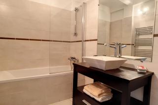 HENRI CAMILLE REAL ESTATE - Rouaze - Studio 50m Croisette - Cannes - 2