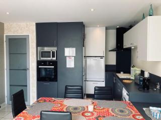 Standing, luminosité à 100m de la mer, T3 prestige - 4