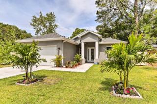 St Pete Escape with Patio and Yard 6 Mi to Beach - St. Petersburg - 0
