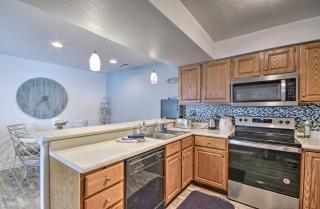 Lake of the Ozarks Views, Patio Regatta Bay Condo - Four Seasons - 1